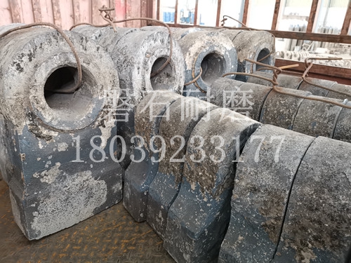 甘肅平?jīng)銎扑闄C(jī)錘頭用什么材質(zhì)好？