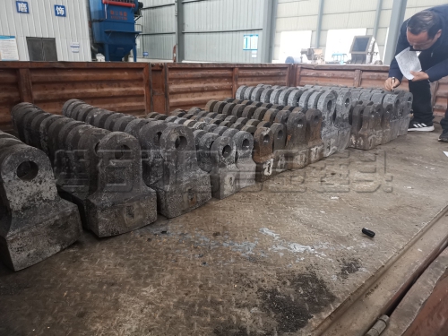 破碎機(jī)錘頭有必要使用原廠的嗎？還是訂耐磨錘頭更好?